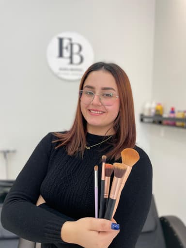 Luján García - Estilista Senior en Elena Benítez Peluquería Luque